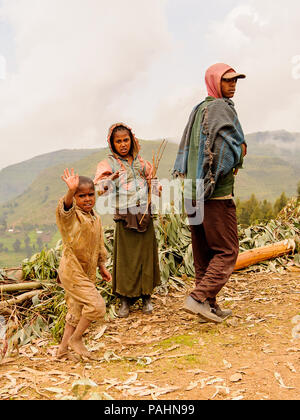 OMO, ETHIOPIA - SEPTEMBER 21, 2011: Unidentified Ethiopian family. People in Ethiopia suffer of poverty due to the unstable situation Stock Photo