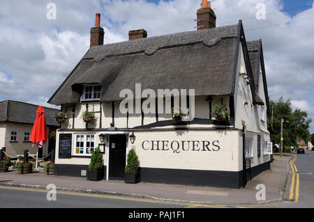 Chequers, Westoning, Bedfordshire, stands at the junction of the High Street, Church Road, and Park Road. It is an attractive half timbered building Stock Photo