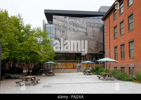 Brooklyn Navy Yard Buildiing 92, 63 Flushing Ave, Brooklyn, NY Stock Photo