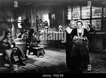 Der zerbrochene Krug, Deutschland 1937; Regie: Gustav Ucicky; Emil Jannings; Darsteller: Emil Jannings; Angela Salloker (beide rechts) Stock Photo