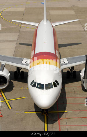iberia-airbus-a320-200-parked-