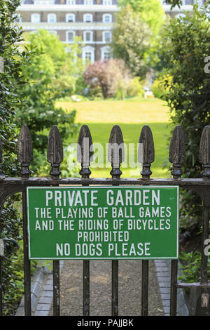 Gate to a private garden in Onslow Square, Kensington, London Stock Photo