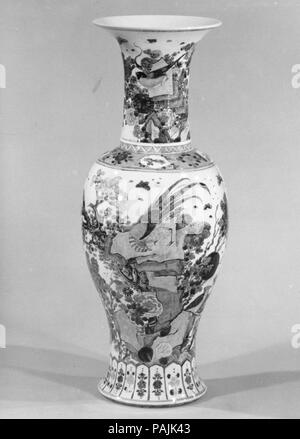 Vase. Culture: China. Dimensions: H. 28 in. (71.1 cm). Museum: Metropolitan Museum of Art, New York, USA. Stock Photo