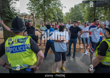 Cambridge, Cambridgeshire, UK. 21st July, 2018. Tommy Robinson supporters argue with the Antifa during the Free Tommy Robinson protest in Cambridge.Protests calling for the release of Tommy Robinson have become a growing trend across the UK since his imprisonment in May. Public opinion is divided across Britain with regards to Tommy Robinson and the issue of freedom of speech in the UK. Credit: Edward Crawford/SOPA Images/ZUMA Wire/Alamy Live News Stock Photo