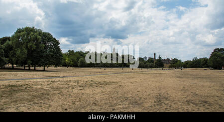 London,UK. 24 July, 2018. London gets some respite with some cloud but still no rain in parched South London where the grass in Burgess park looks more like sand. David Rowe/Alamy Live News. Stock Photo