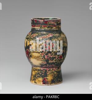 Vase. Culture: American. Designer: Designed by Louis Comfort Tiffany (American, New York 1848-1933 New York). Dimensions: H. 4 5/8 in. (11.7 cm). Maker: Tiffany Glass and Decorating Company (American, 1892-1902). Date: 1898. Museum: Metropolitan Museum of Art, New York, USA. Stock Photo