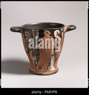 Skyphos. Culture: Greek, South Italian, Campanian. Dimensions: Other (width w/ handles): 6 3/4 × 9 3/8 in. (17.1 × 23.8 cm)  Diameter: 6 1/4 × 4 1/4 in. (15.9 × 10.8 cm). Date: ca. 350-320 B.C.. Museum: Metropolitan Museum of Art, New York, USA. Stock Photo