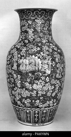 Vase. Culture: China. Dimensions: H. 16 1/2 in. (41.9 cm). Museum: Metropolitan Museum of Art, New York, USA. Stock Photo