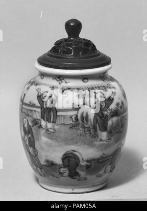 Jar. Culture: China. Dimensions: H. with cover: 2 7/8 in. (7.3 cm). Museum: Metropolitan Museum of Art, New York, USA. Stock Photo