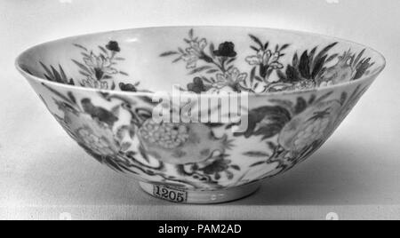 Bowl. Culture: China. Dimensions: H. 2 3/4 in. (7 cm); Diam. 7 in. (17.8 cm). Museum: Metropolitan Museum of Art, New York, USA. Stock Photo