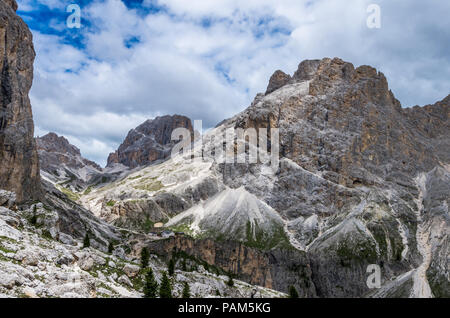 Rosengarten Catinaccio massif, Dolomites, Italy. Spectacular view in Val di Fassa, Dolomiti mountains, Alto Adige, South Tyrol Stock Photo