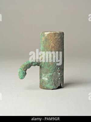 Spear Thrower End Piece: Phallus. Culture: Moche (Loma Negra). Dimensions: H. 2 x W. 1 3/4 in. (5.1 x 4.5 cm). Date: 390-450. Museum: Metropolitan Museum of Art, New York, USA. Stock Photo