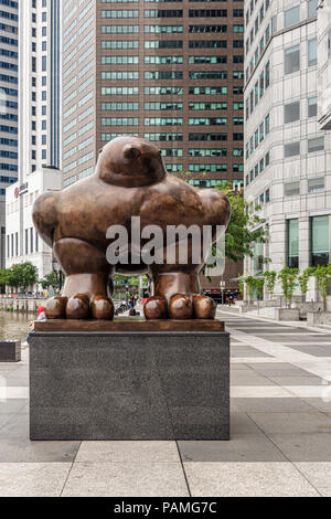 Singapore, Jan 14, 2018: Bronze bird sculpture by Fernando Botero standing on Boat Quay in the front of the UOB plaza Singapore Stock Photo