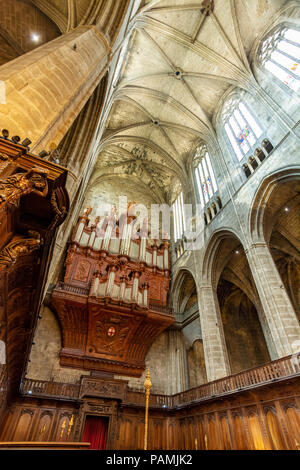 Interior of Saint-Just-et-Saint-Pasteur Cathedral in Narbonne, Aude, Occitanie, France, Europe Stock Photo