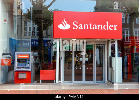 Reading, United Kingdom - June 22 2018:   The store frontage of Santander Bank in Broad St Stock Photo