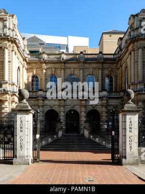 Reading, United Kingdom - June 22 2018:   The entrance to reading Crown Court in Forbury Road Stock Photo