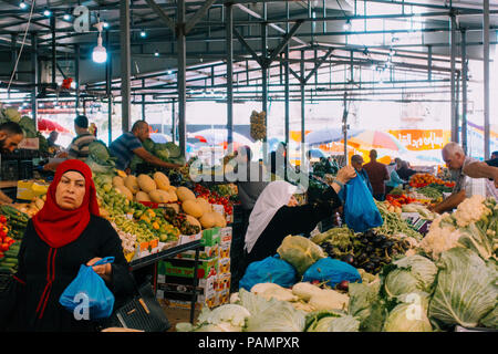 a busy produce market in Ramallah, Palestine Stock Photo