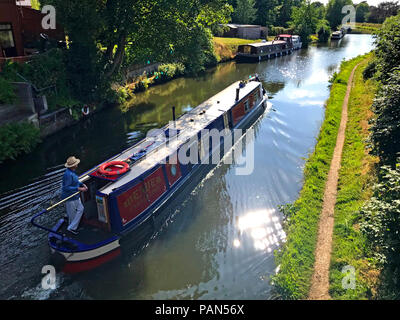 Canal boat sailing westwards at Grappenhall, South Warrington, Cheshire, North West England, UK, WA4 2SJ Stock Photo
