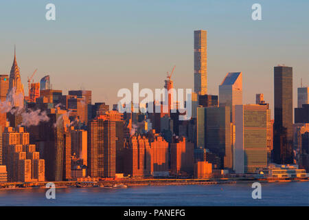 Manhattan skyline at sunset,  New York, USA, December 31, 2017    Photo © Fabio Mazzarella/Sintesi/17�Թ����� Stock Photo Stock Photo