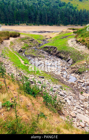 Dried bed of the Howden Reservoir in the Upper Derwent Valley in the Peak District of Derbyshire in July 2018 Stock Photo