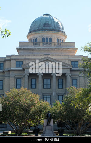 Academic Building and Plaza at the campus of Texas A&M University ...