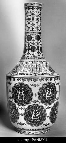 Bottle. Culture: China. Dimensions: H. 18 1/2 in. (47 cm). Museum: Metropolitan Museum of Art, New York, USA. Stock Photo