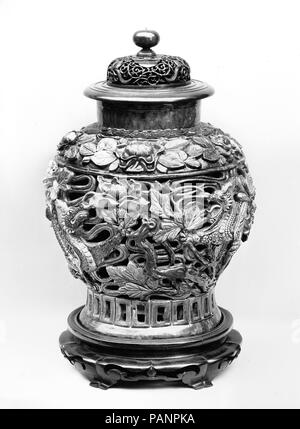 Jar. Culture: China. Dimensions: H. 15 1/8 in. (38.4 cm). Museum: Metropolitan Museum of Art, New York, USA. Stock Photo