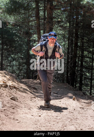 Nepal, Solo Khumbu, Everest, Sagamartha National Park, Mountaineer hiking wwith rucksack Stock Photo