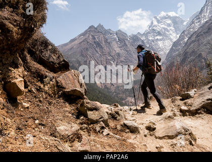 Nepal, Solo Khumbu, Everest, Sagamartha National Park, Mountaineers hiking the Himalayas Stock Photo
