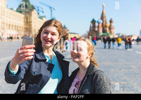 Russia, Moscow, Two teenage girls taking a selfie on the Red Square in the city Stock Photo