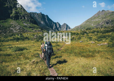 Norway, Lofoten, Moskenesoy, Young men hiking at Litljordtinden Stock Photo