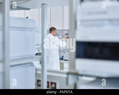 Chemist working in laboratory Stock Photo