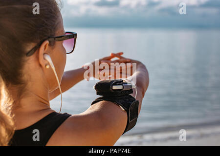 Thailand, Koh Phangan, Sportive woman doing workout on the beach Stock Photo