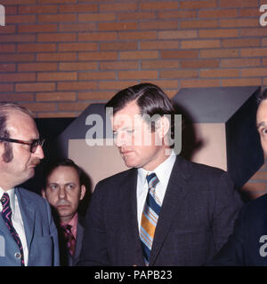 Der amerikanische Senator Edward Ted Kennedy bei einem Besuch in Bonn, Deutschland 1971. American senator Edward Ted Kennedy visiting Bonn, Germany 1971. Stock Photo