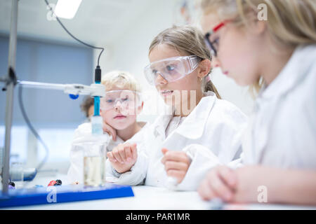 Pupils experimenting in science class Stock Photo