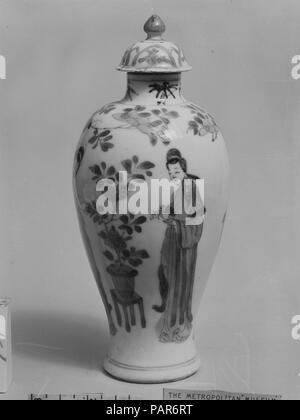 Jar with Cover. Culture: China. Dimensions: H. (w. cover) 7 in. (17.8 cm). Museum: Metropolitan Museum of Art, New York, USA. Stock Photo
