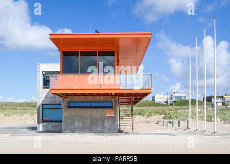 Guardhouse of the Katwijkse Reddingsbrigade (lifeguard association) at the beach of Katwijk aan Zee, Netherlands Stock Photo