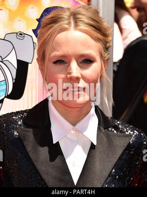 KRISTEN BELL American film actress  attends the premiere of Warner Bros. Animations' 'Teen Titans Go! To The Movies' TCL Chinese Theatre on July 22, 2018 in Hollywood, California. Photo: Jeffrey Mayer Stock Photo