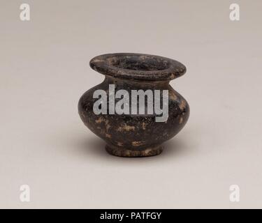 A kohl jar at the Metropolitan Museum of Art is an ancient cosmetic ...