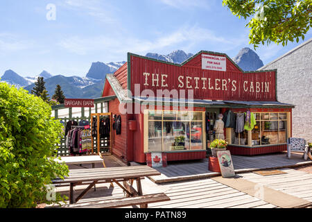The Settlers Cabin art shop and gallery in Canmore, Alberta, Canada Stock Photo