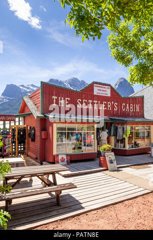 The Settlers Cabin art shop and gallery in Canmore, Alberta, Canada Stock Photo