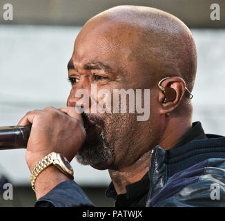 New York, NY, USA. 25th May, 2018. American Singer-Songwriter Darius Rucker Performs on NBC's 'Today' Show Summer Concert Series at Rockefeller Plaza. Stock Photo