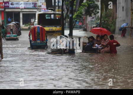 Dhaka, Bangladesh. 24th July 2018. Vehicles And Rickshaws Try Driving ...