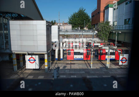 Morden Underground Station, London, UK. 25 July, 2018. Southern terminus station on the Northern Line is closed at 08.20am during the peak of the morning rush hour due to a reported fire incident in the south bound tunnel. All trains to and from Morden stopped while the incident was investigated, with large build up of passengers outside the station. Credit: Malcolm Park/Alamy Live News. Stock Photo