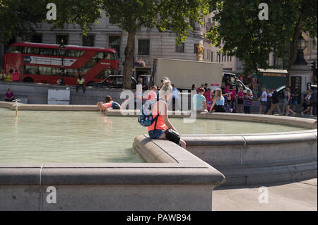 Trafalgar Square, London, UK. 25 July, 20-18. After a hot night, London wakes up to more hot and humid weather with very high temperatures forecast for Thursday and outside chance of first rain in 6 weeks on Friday. Credit: Malcolm Park/Alamy Live News. Stock Photo