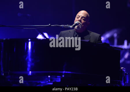 SUNRISE FL - DECEMBER 31: Billy Joel Performs on New Years Eve at The BB&T Center on December 31, 2015 in Sunrise, Florida  People:  Billy Joel Stock Photo