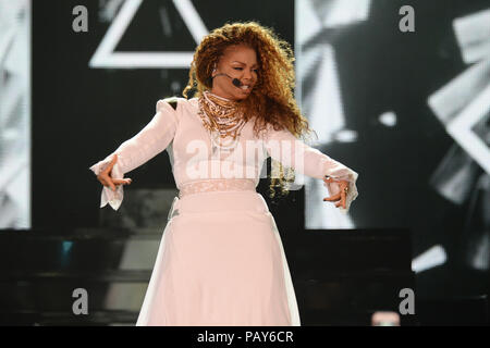 MIAMI, FL - SEPTEMBER 20: Janet Jackson performs at American Airlines Arena on September 20, 2015 in Miami, Florida  People:  Janet Jackson Stock Photo