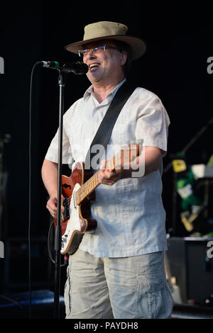 BOCA RATON, FL - JULY 10: Gordon Gano of the Violent Femmes performs at the Sunset Cove Ampitheatre on July 10, 2015 in Boca Raton, Florida.   People:  Gordon Gano Stock Photo