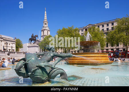 Fountain, Statue of King George iv and spire of St Martin's-in-the-Fields, Trafalgar Square, Whitehall, London, England Stock Photo