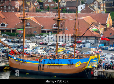 A replica of the HMS Bark Endeavour entering Whitby harbour Stock Photo ...